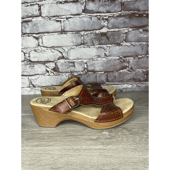 Dansko Sapphire Brown Leather Lacy Cutout Slides Sandals Women’s Sz 39EU/8.5M US - Picture 3 of 16